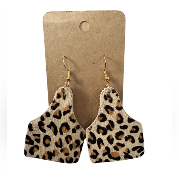 Handcrafted leopard print cowhide earrings - Picture 1 of 2